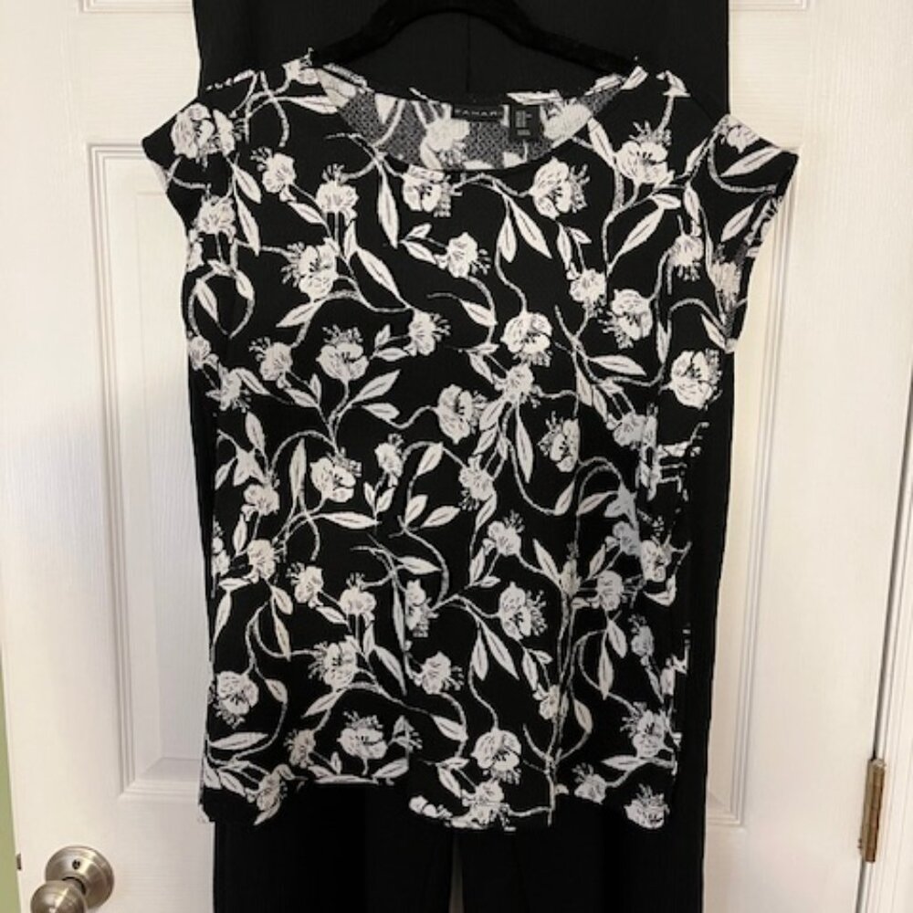 Tahari 2-piece crepe outfit - wide leg pants, cap sleeve top - super comfy - XL - Picture 3 of 7